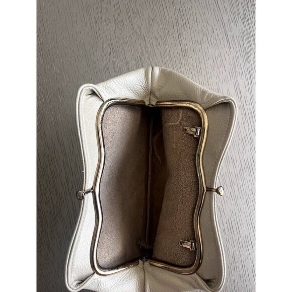 Cream Leather Women's Coin Wallet Used Zip Pockets Compact - Picture 5 of 7